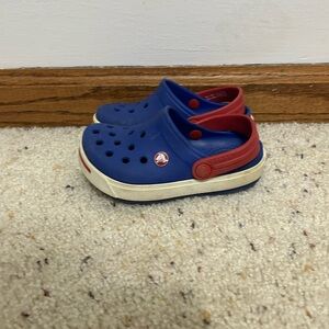 Children's size 6-7 blue Crocs